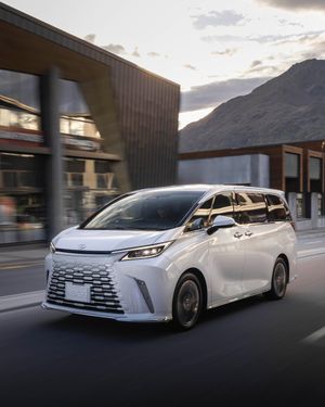 Image post by @discoverlexus on Instagram
