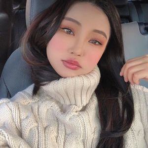 Image post by @romwe on Instagram