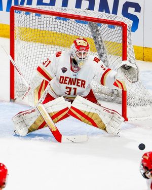 Image post by @du_hockey on Instagram