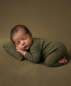 Image post by @newbornbabyphotographystudio on Instagram