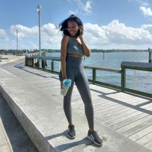 Image post by @gloriasmiless on Instagram