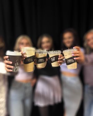 Image post by @coloradoeagleschicks on Instagram