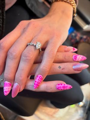 Image post by @exonailbar on Facebook