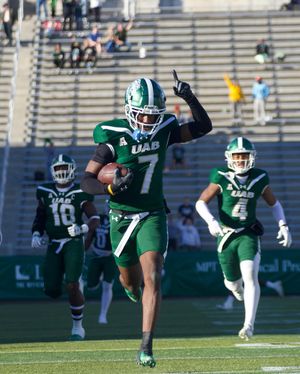 Image post by @uab_fb on Instagram