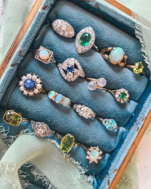 Image post by @maejeanvintage on Instagram