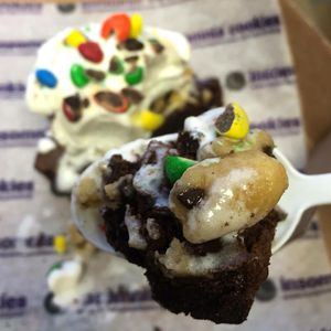 Image post by @insomniacookies on Instagram