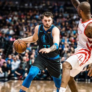 Image post by @dallasmavsshop on Twitter