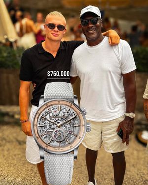 Image post by @celebwatchspotter on Instagram