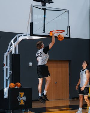 Image post by @vandalhoops on Instagram