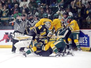 Image post by @everythingcollegehockey on Instagram