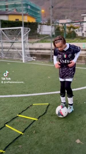 Video post by @raffaelemonsurro_official on Instagram