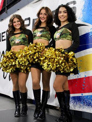 Image post by @coloradoeagleschicks on Instagram