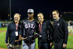 Image post by @greatlakesloons on Twitter