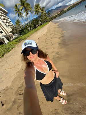 Image post by @jennaezarik on Instagram