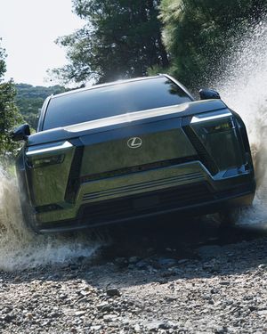 Image post by @discoverlexus on Instagram