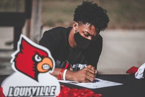 Image post by @LouisvilleMBB on Twitter