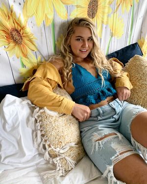 Image post by @_zoekahn_ on Instagram
