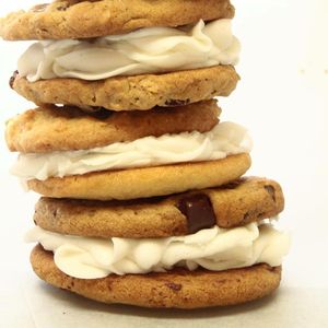 Image post by @insomniacookies on Instagram