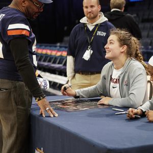 Image post by @uvawomenshoops on Instagram