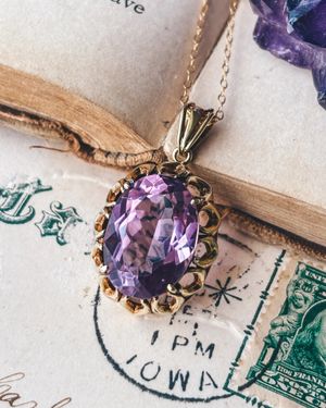 Image post by @maejeanvintage on Instagram