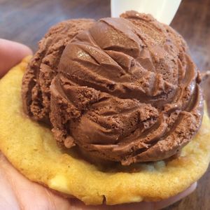 Image post by @insomniacookies on Instagram