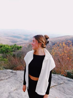 Image post by @charlottezta on Instagram