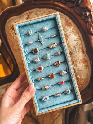 Image post by @maejeanvintage on Instagram