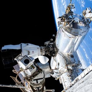 Image post by @iss on Instagram