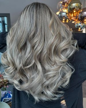 Image post by @enjoyhairstyling.aalen on Instagram