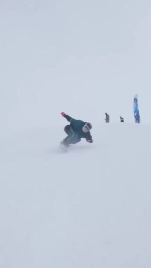 Video post by @snowboarderspowderdise on Facebook