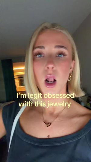 Video post by @theelliebarker on TikTok