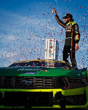 Image post by @nhms on Instagram
