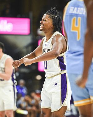 Image post by @uw_mbb on Instagram