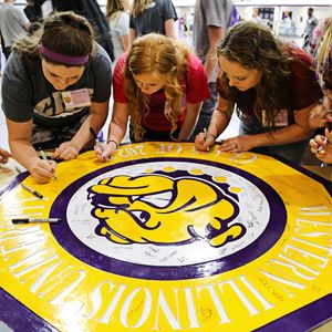 Image post by @westerniluniv on Instagram