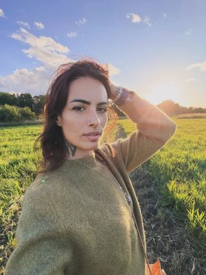 Image post by @cintiamars on Instagram