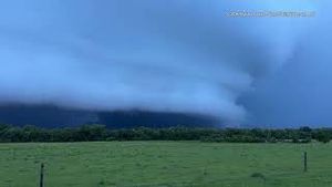 Video post by @stormchasingvideo on YouTube