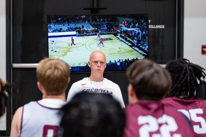 Image post by @EKUHoops on Twitter