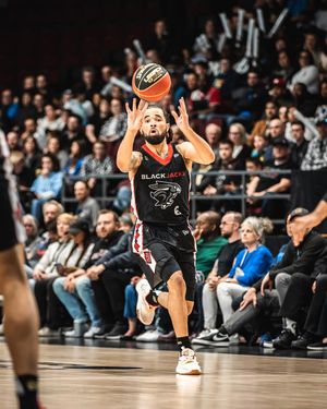 Image post by @archivemir on Instagram