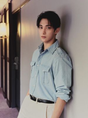 Image post by @esquire.korea on Instagram