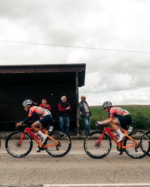 Image post by @wmncycling on Instagram