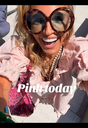 Video post by @shop.with.caroline on TikTok