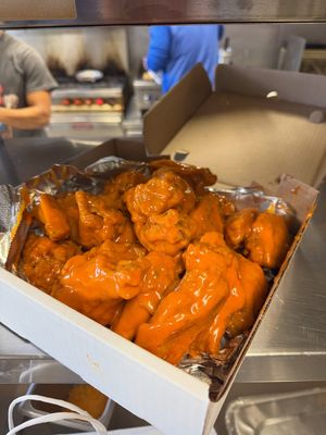Image post by @wingnutzbarandgrill on Instagram