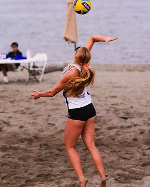 Image post by @uw_beachvb on Instagram
