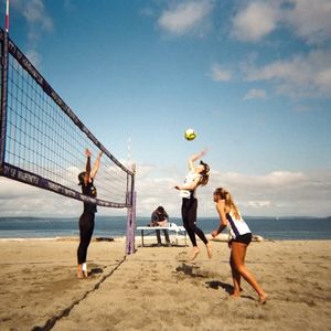 Image post by @uw_beachvb on Instagram
