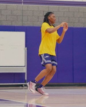 Video post by @lsuwbkb on Facebook