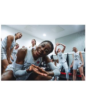 Image post by @lizzyhcreates on Instagram