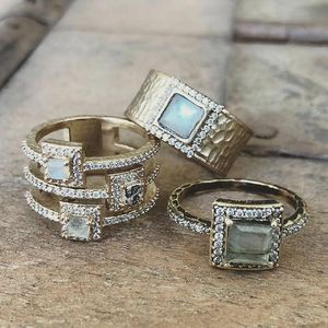 Image post by @shopleetracy on Facebook