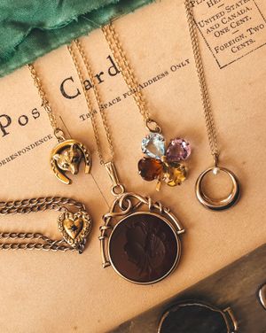 Image post by @maejeanvintage on Instagram