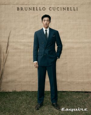 Image post by @esquire.korea on Instagram
