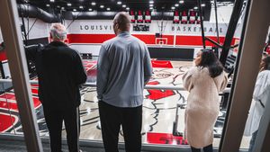 Image post by @LouisvilleMBB on Twitter